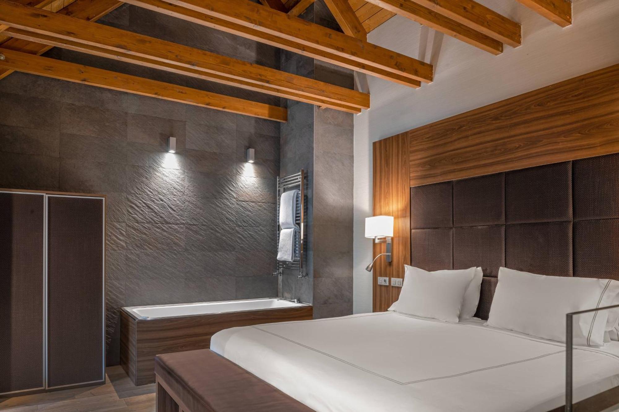Hotel Ac Baqueira Ski Resort, Autograph Collection Baqueira Beret Exterior photo